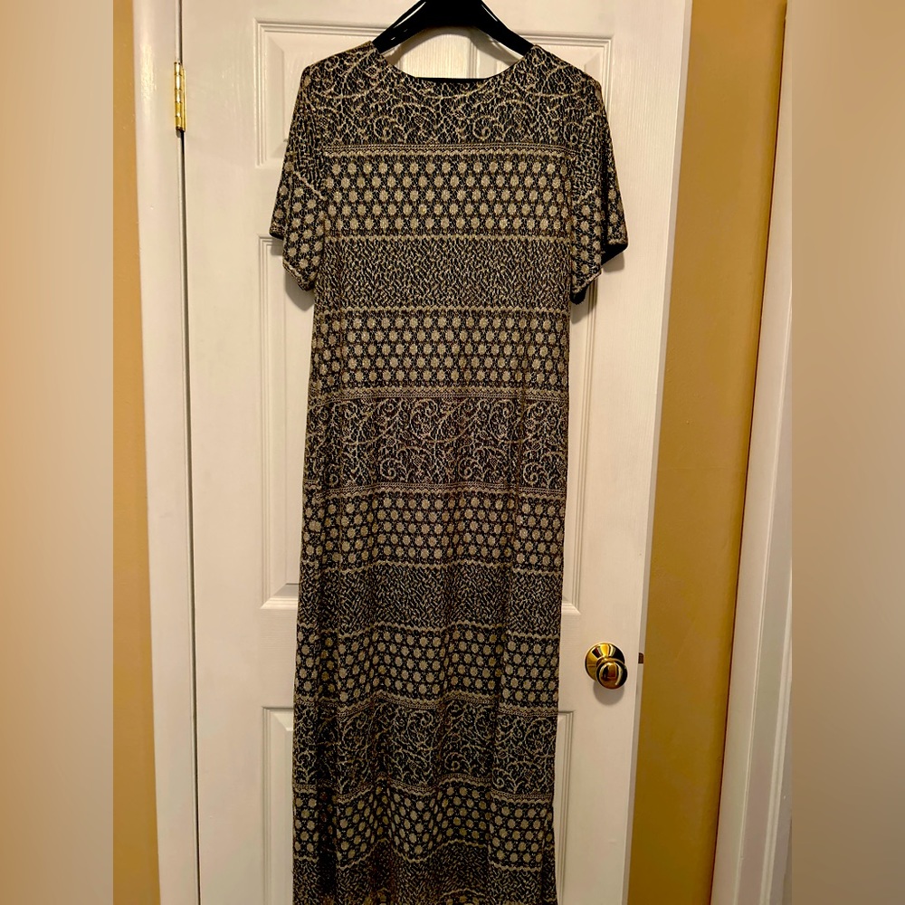 Women’s maxi dress.  Gold overlay, black lining
